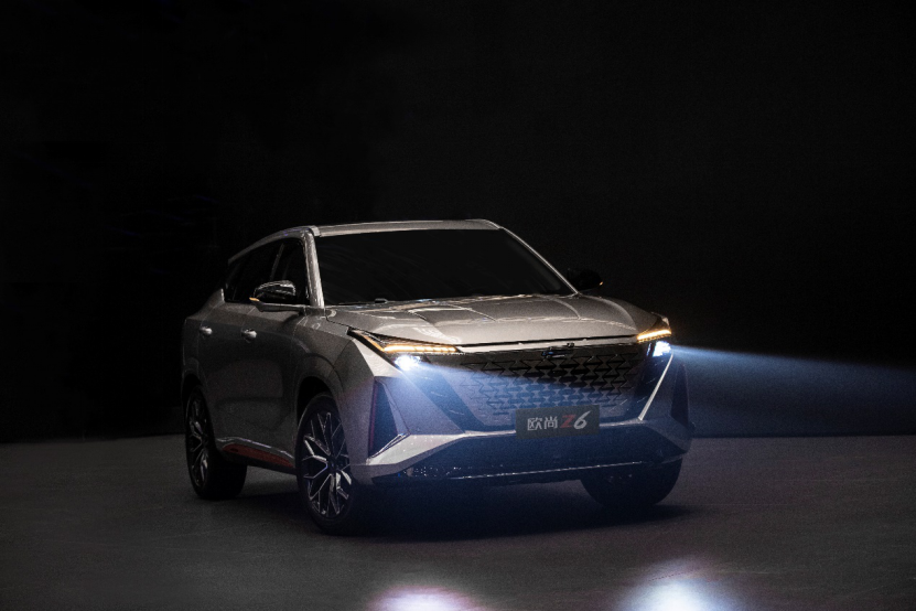 【主新聞稿】【爆點(diǎn)】歐尚汽車發(fā)布智慧快樂座艙，汽車機(jī)器人歐尚Z6內(nèi)飾公布1449.png