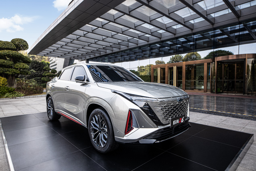 【主新聞稿】【爆點(diǎn)】歐尚汽車發(fā)布智慧快樂座艙，汽車機(jī)器人歐尚Z6內(nèi)飾公布2823.png